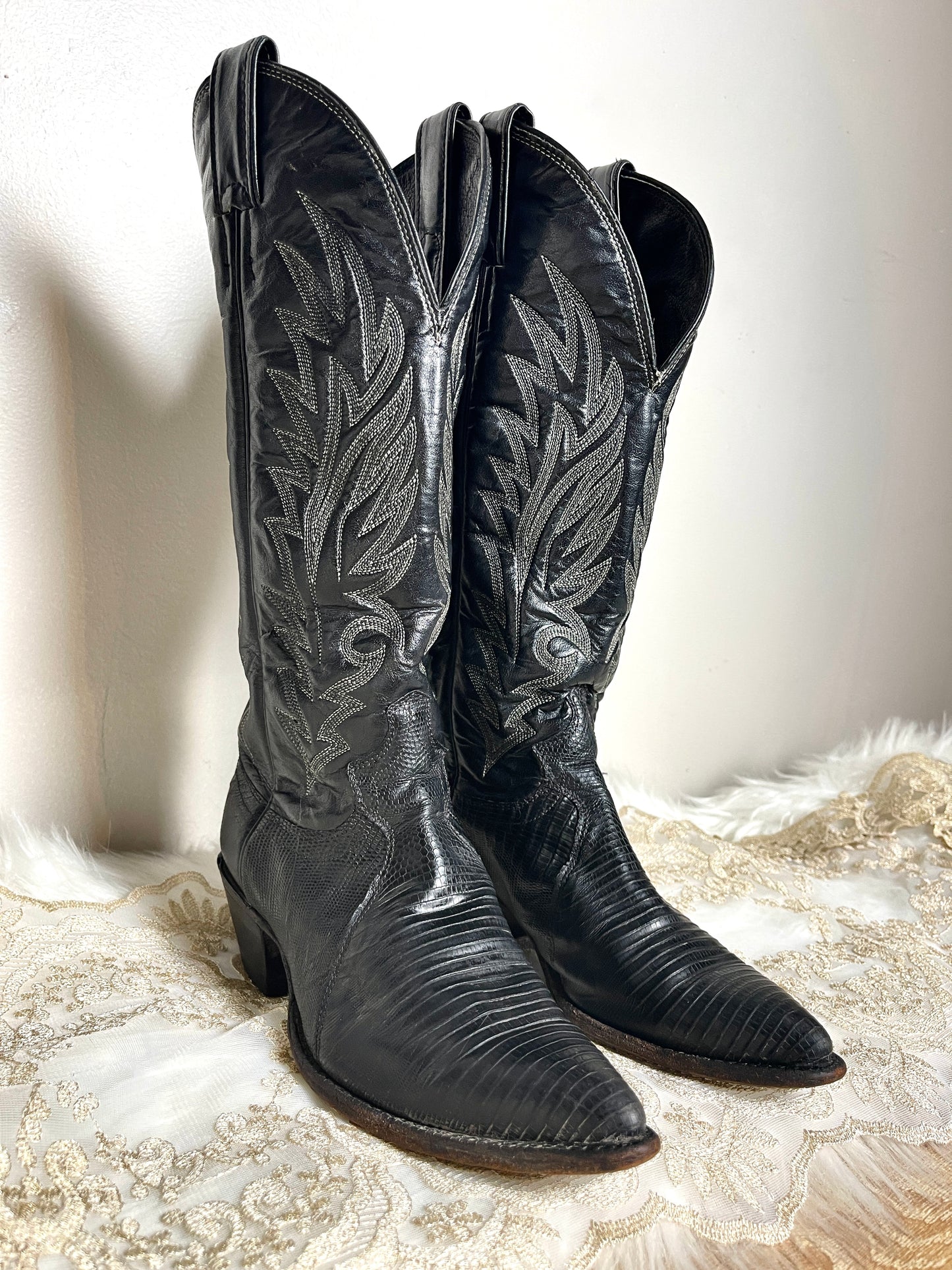 Vintage Authentic Black Leather Justin Cowgirl Boots