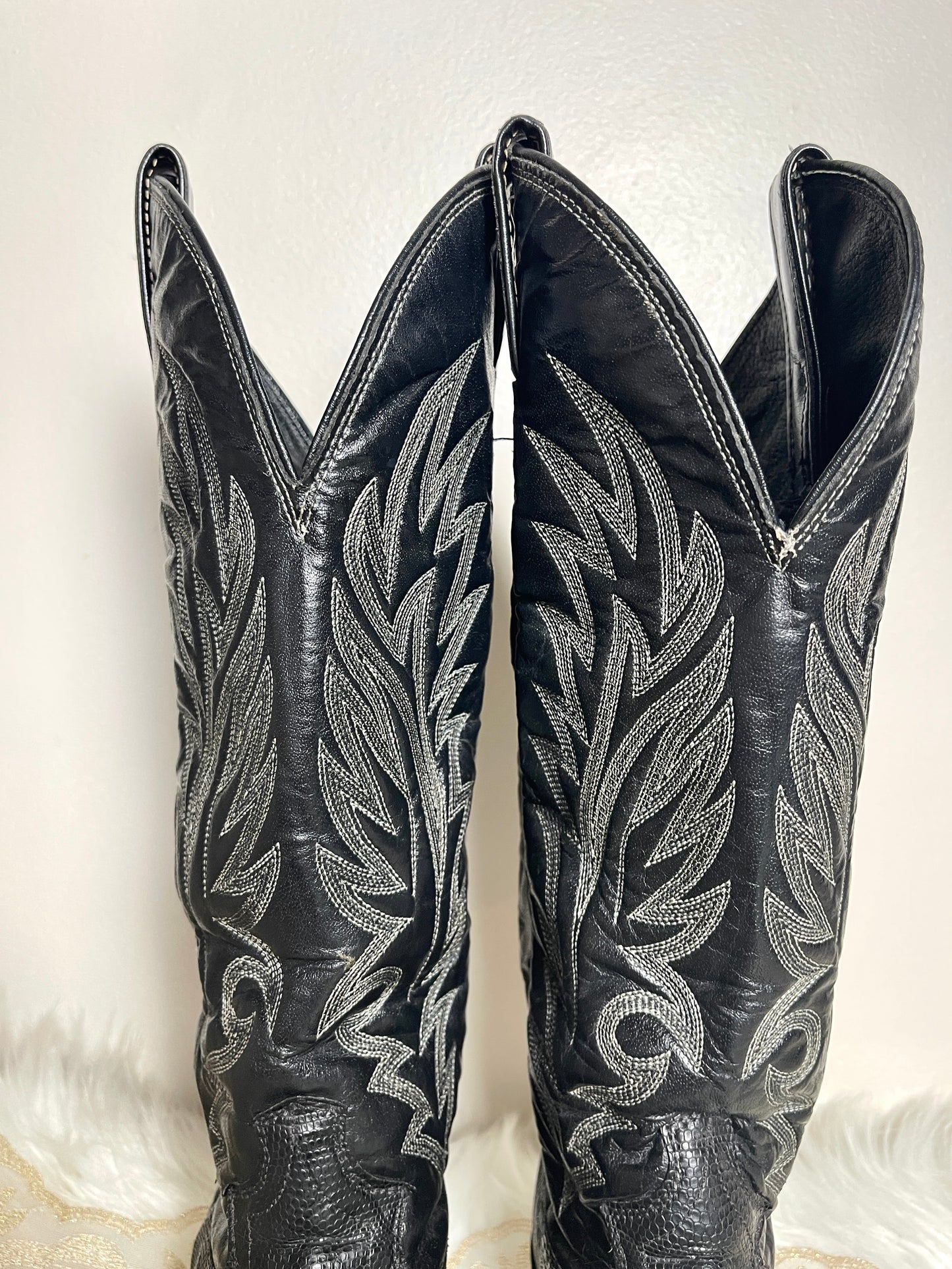 Vintage Authentic Black Leather Justin Cowgirl Boots