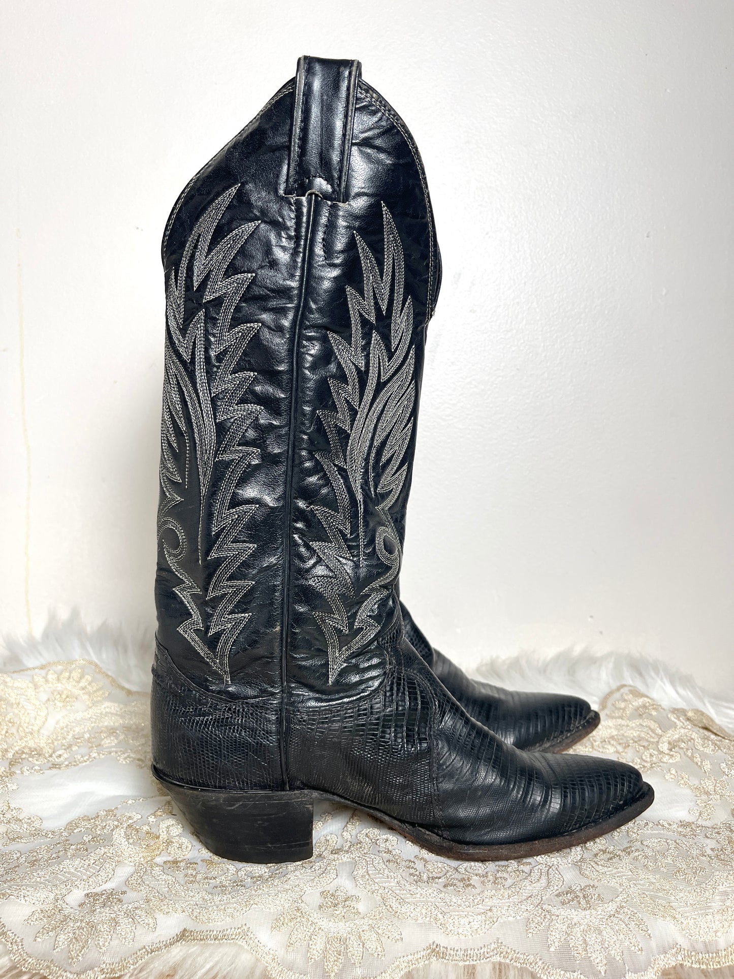 Vintage Authentic Black Leather Justin Cowgirl Boots